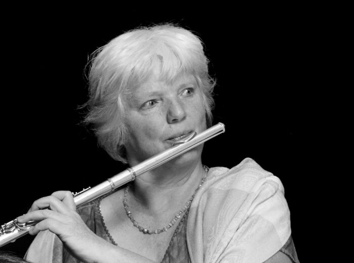 Gertrud Krebs mit der Querflöte