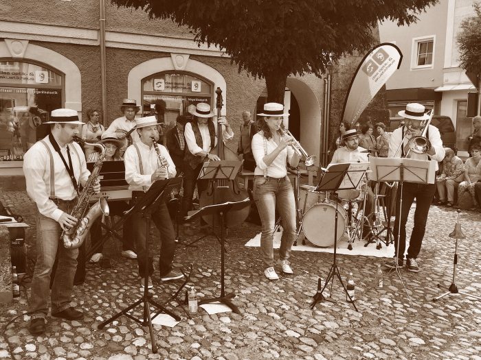 Die Teachers' Union Dixie Gang bei einem Konzert in Laufen.